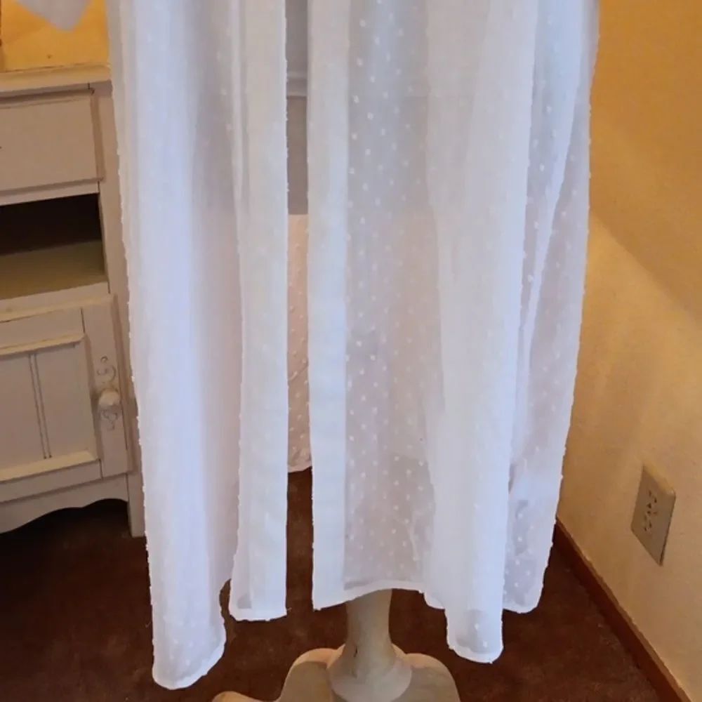 Express Dotted Swiss Duster - Picture 3 of 10